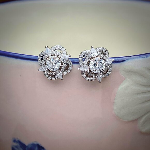 NEW Certified 1ct. t.w. Moissanite Clover Stud Earrings - Picture 3 of 5
